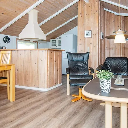 Nyaraló 6 Person In Romo