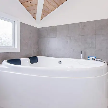 6 Person In Romo * Bolilmark